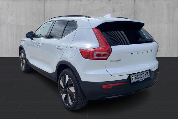 Hvid Volvo EX40 fra 2024