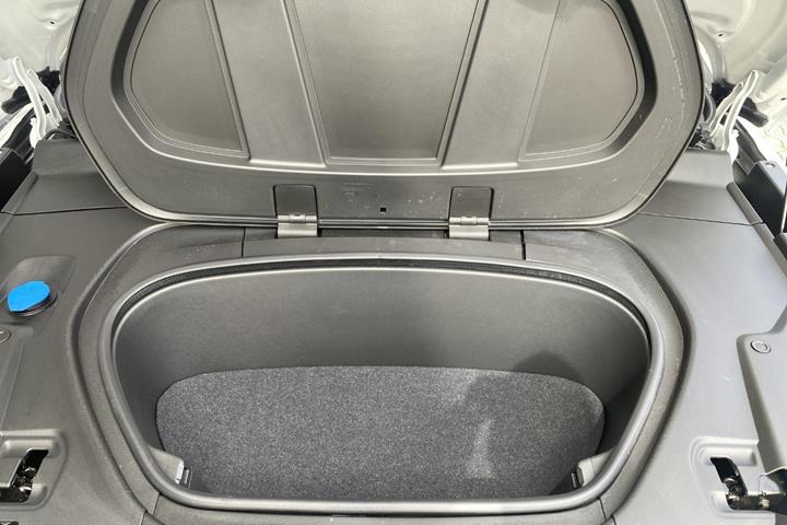 Hvid Volvo EX40 fra 2024