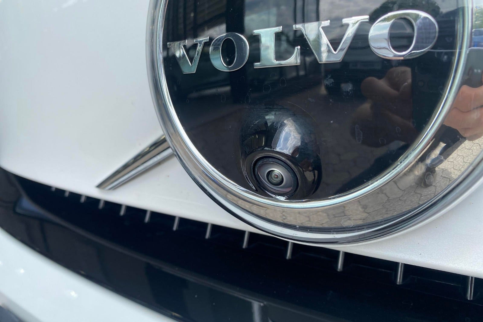Hvid Volvo EX40 fra 2024