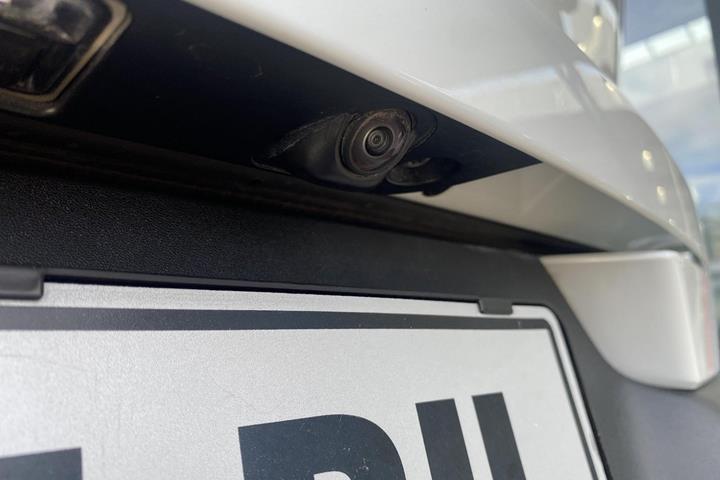 Hvid Volvo EX40 fra 2024