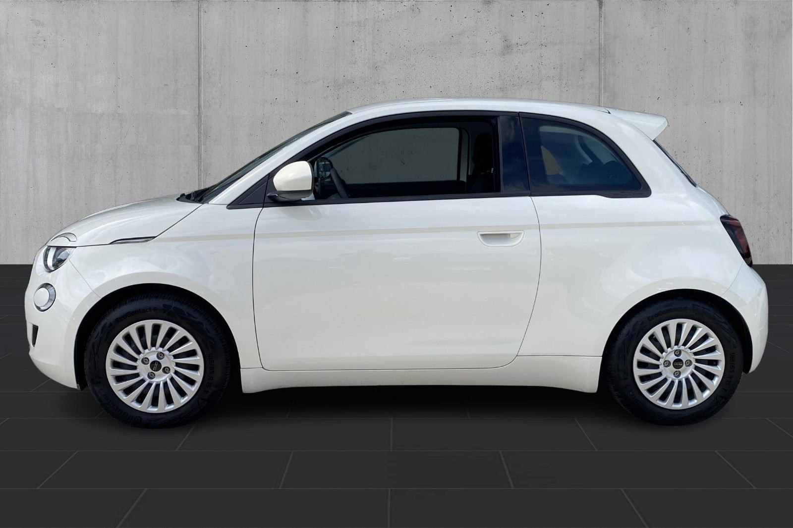 Hvid Fiat 500e fra 2023