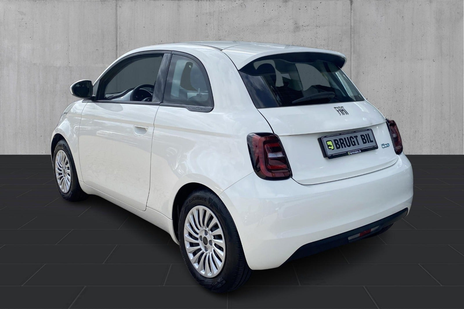 Hvid Fiat 500e fra 2023