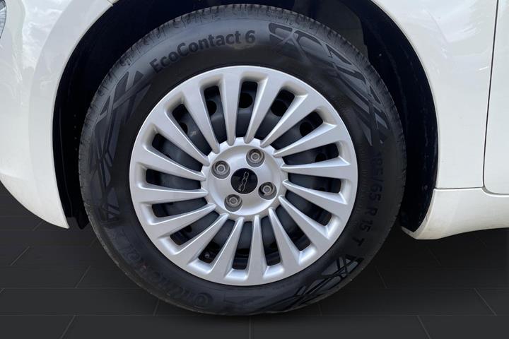 Hvid Fiat 500e fra 2023