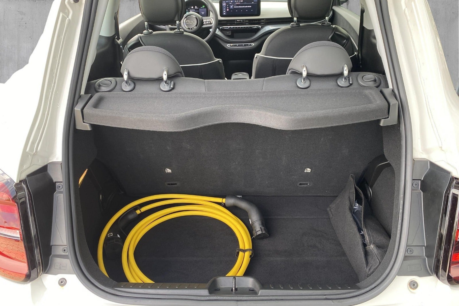 Hvid Fiat 500e fra 2023