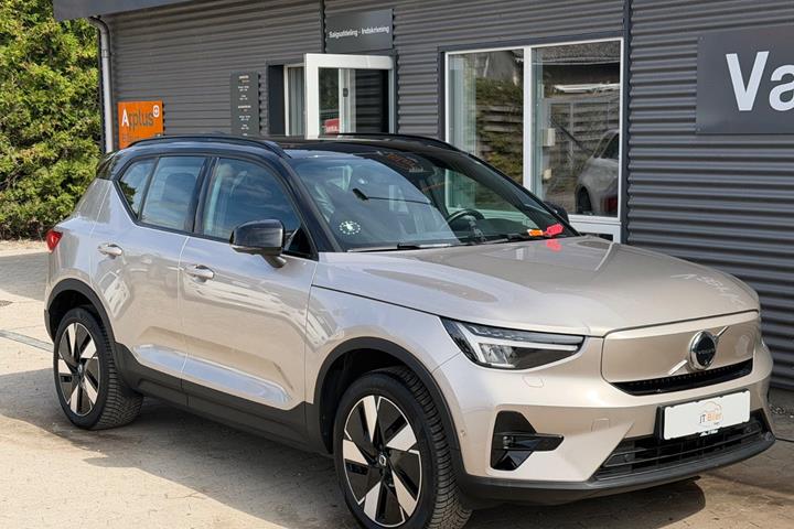 Orange Volvo XC40 fra 2024 set udefra