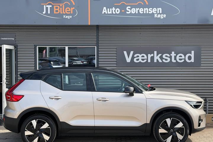 Orange Volvo XC40 fra 2024