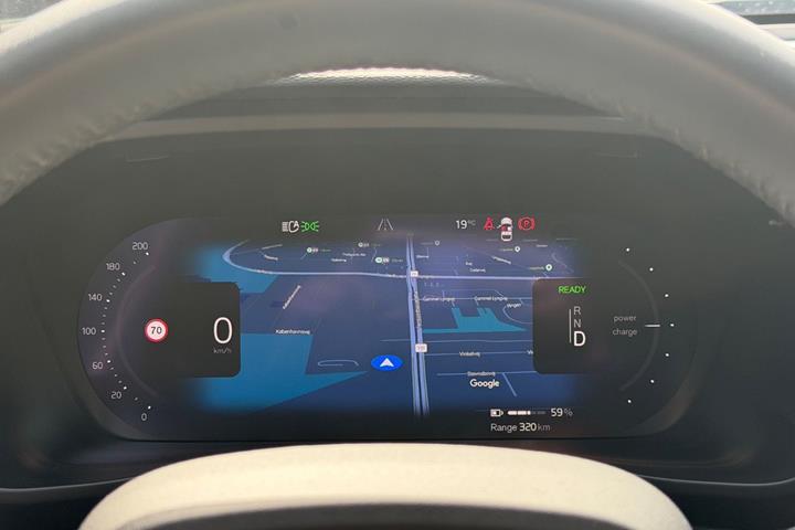 Orange Volvo XC40 fra 2024
