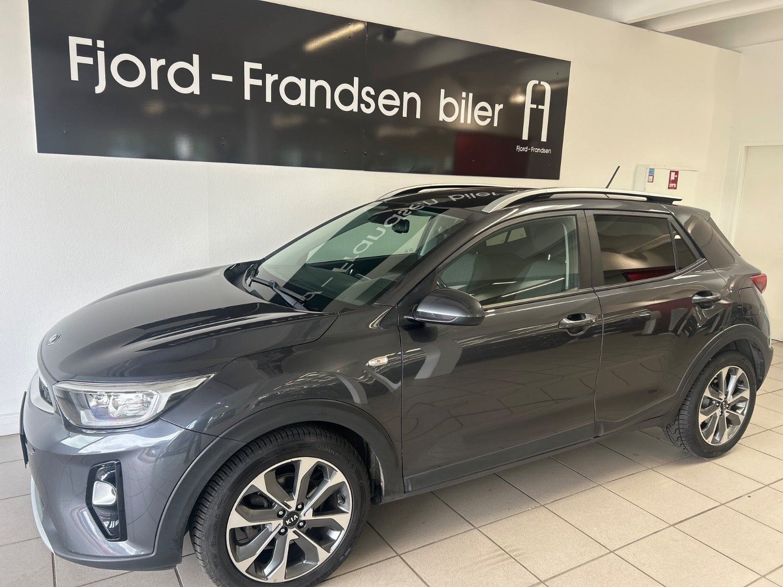 Grå Kia Stonic fra 2020