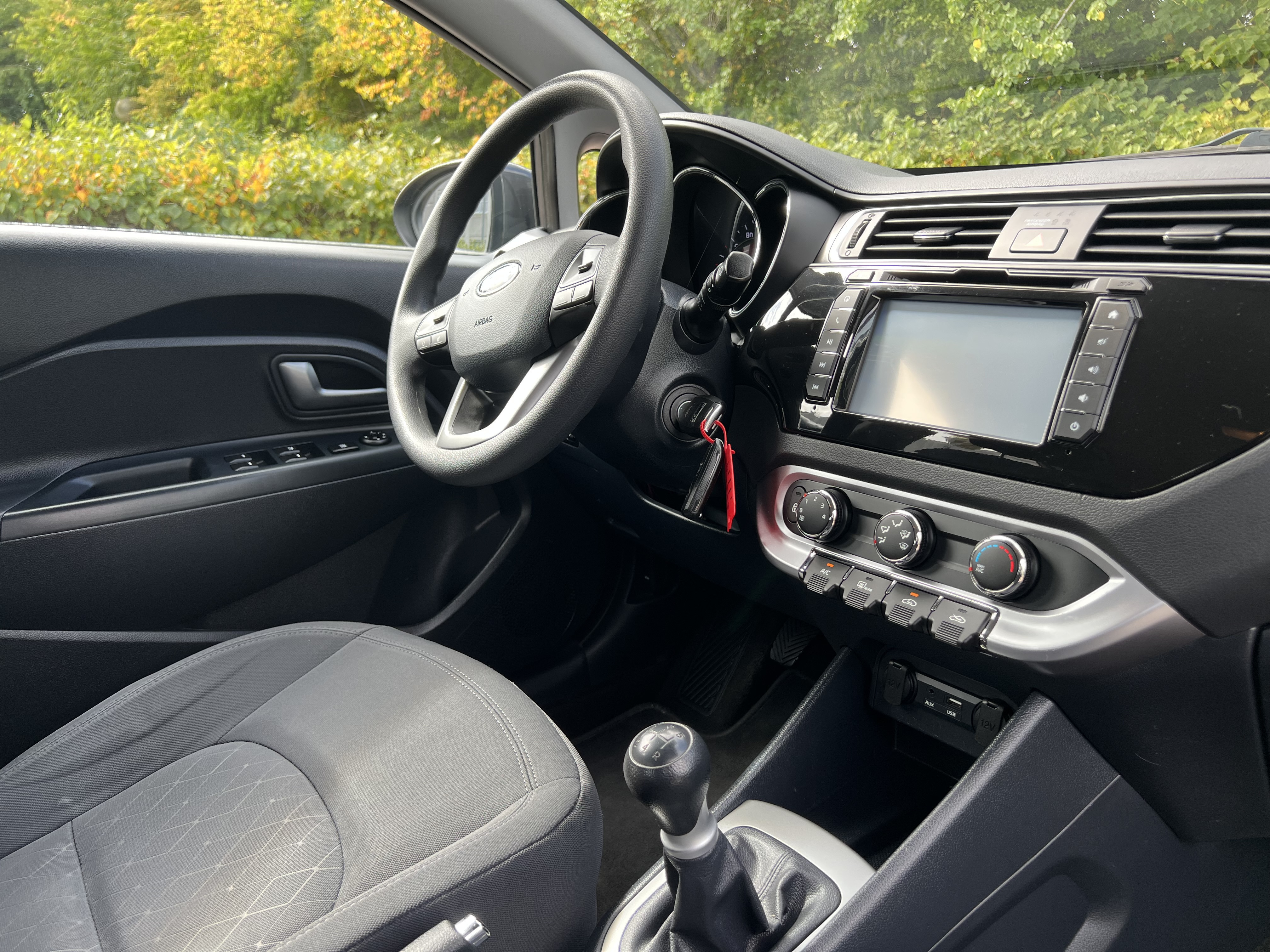 Grå Kia Rio fra 2016