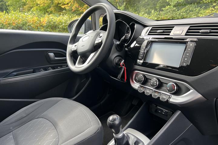 Grå Kia Rio fra 2016