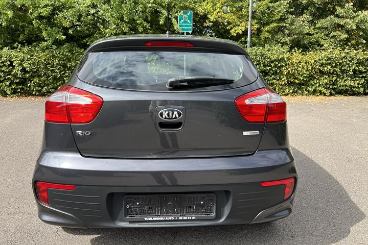 Grå Kia Rio fra 2016