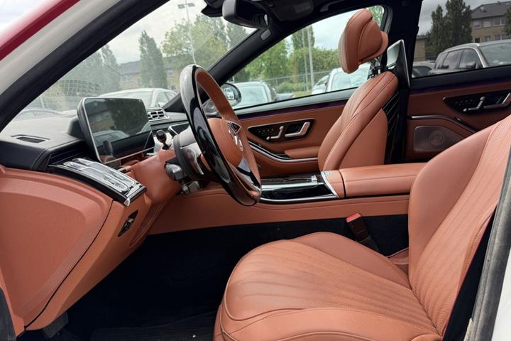 Hvid Mercedes S320 fra 2008