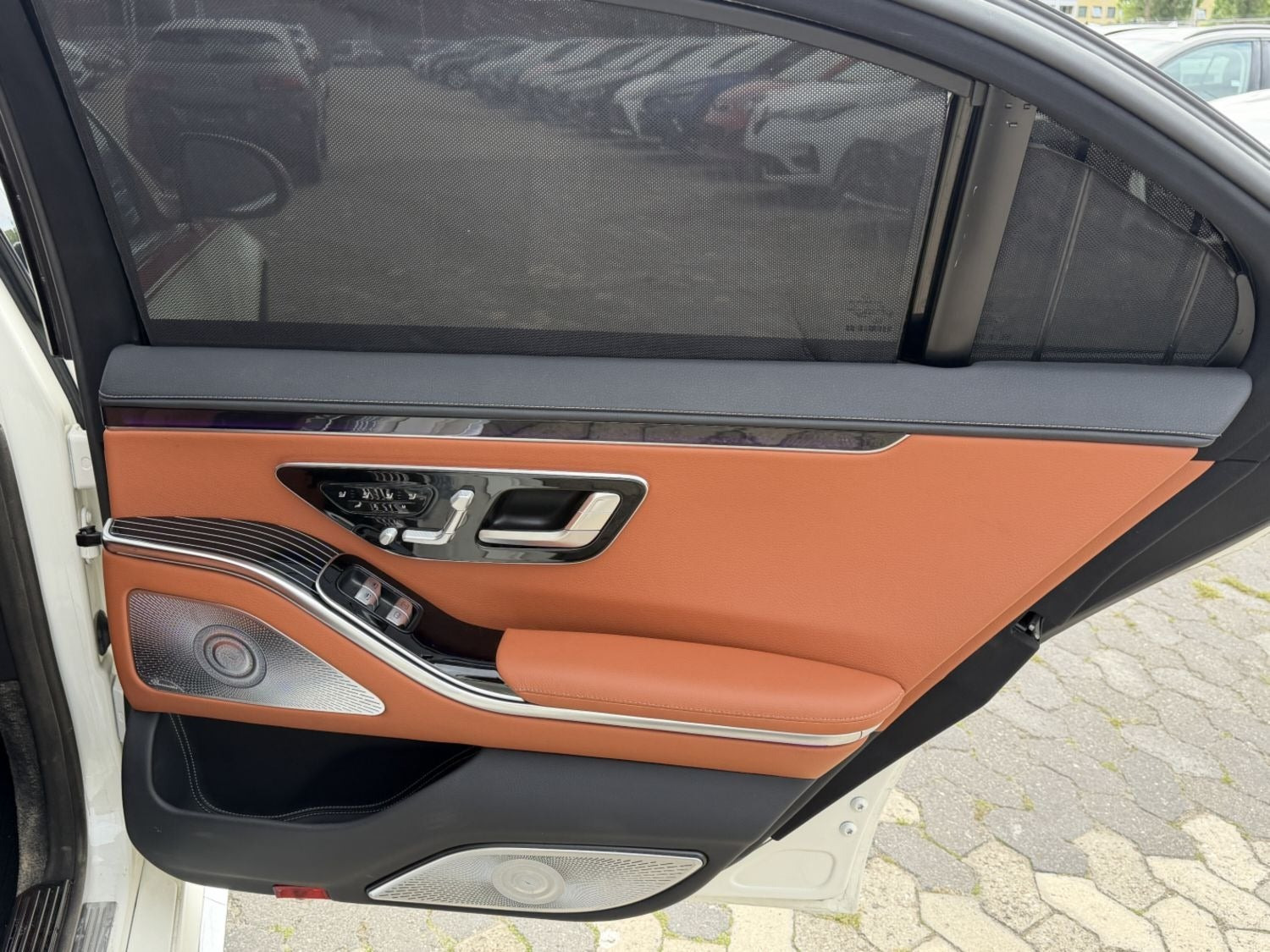 Hvid Mercedes S320 fra 2008