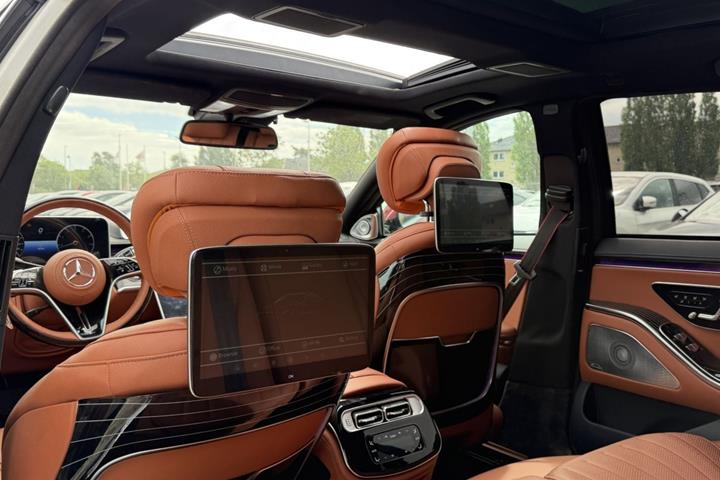 Hvid Mercedes S320 fra 2008