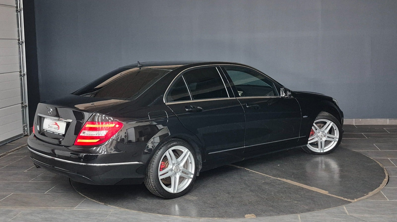 Sort Mercedes C180 fra 2011
