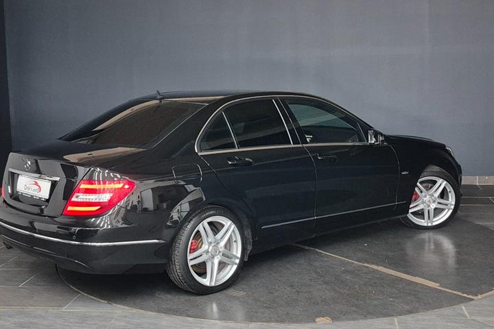 Sort Mercedes C180 fra 2011