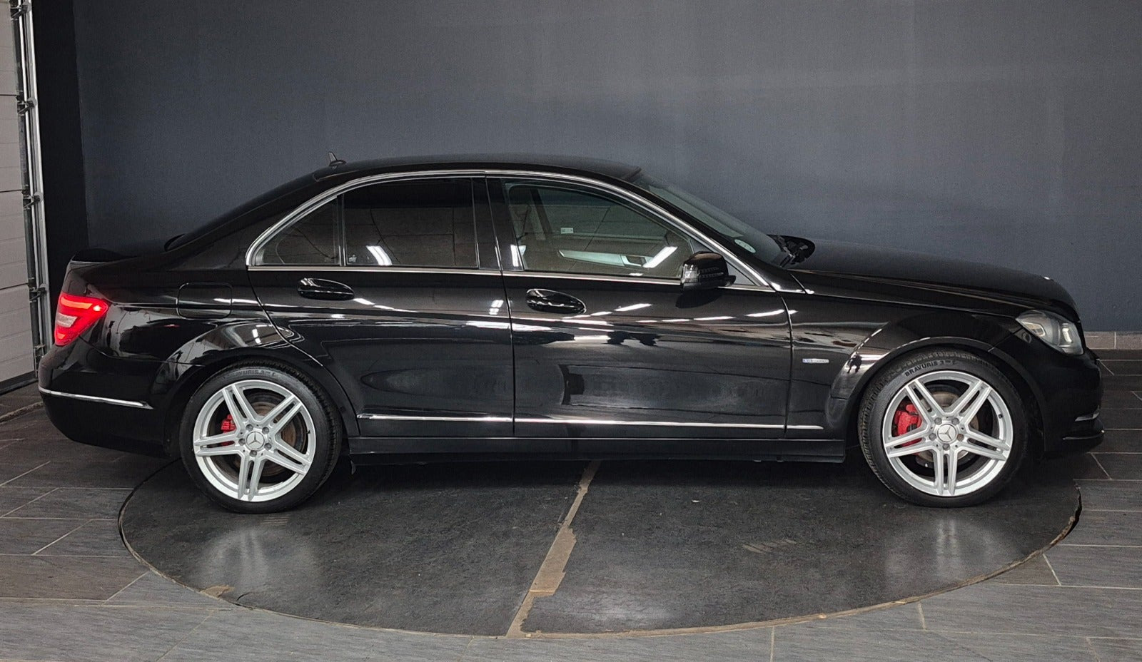 Sort Mercedes C180 fra 2011