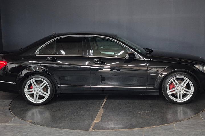 Sort Mercedes C180 fra 2011