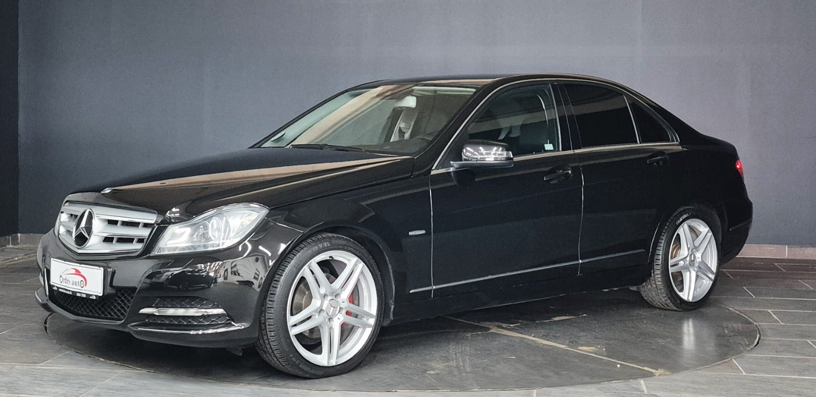 Sort Mercedes C180 fra 2011