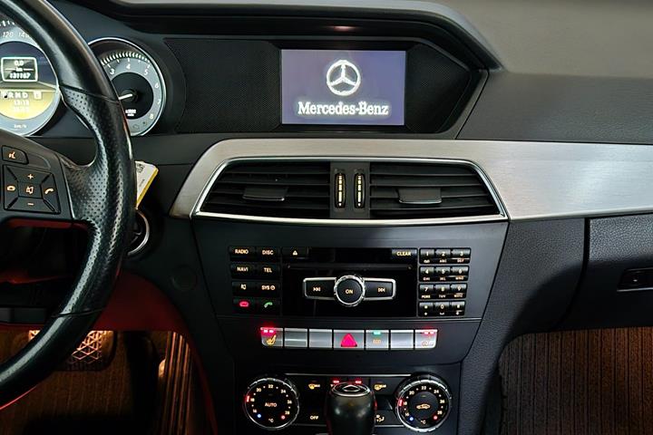Sort Mercedes C180 fra 2011