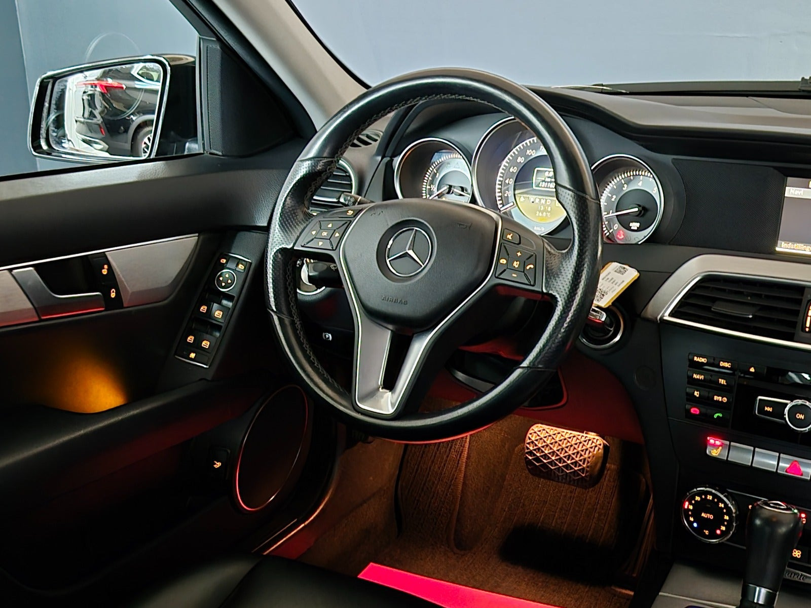 Sort Mercedes C180 fra 2011