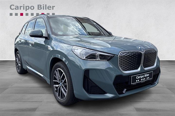 Grøn BMW iX1 fra 2025