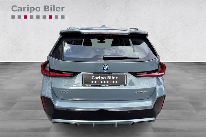 Grøn BMW iX1 fra 2025