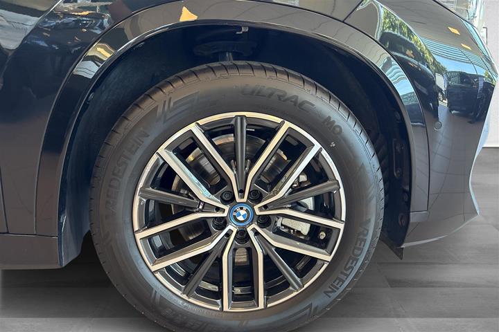 Sort BMW iX1 fra 2025