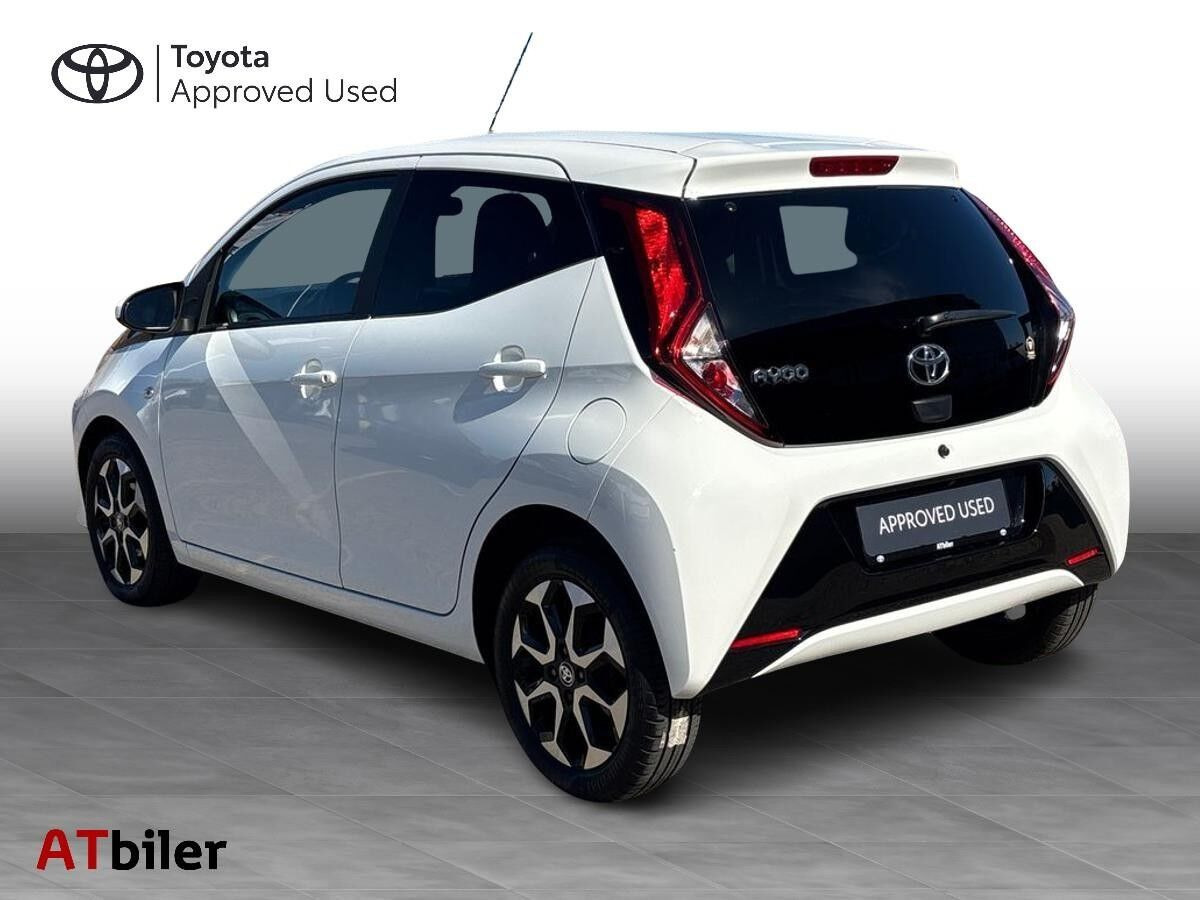 Hvid Toyota Aygo fra 2021