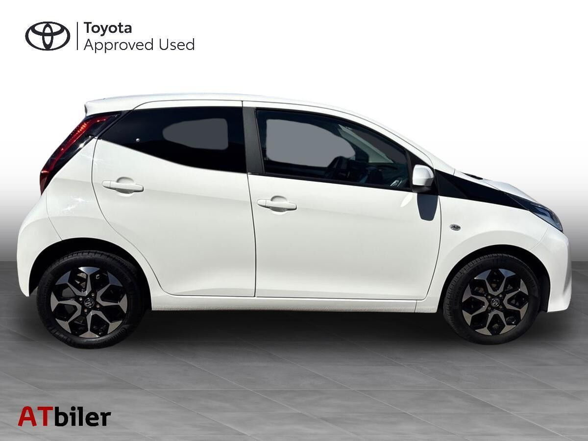 Hvid Toyota Aygo fra 2021