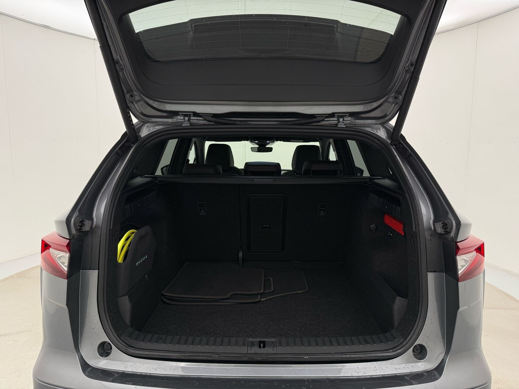 Grå Skoda Enyaq fra 2024