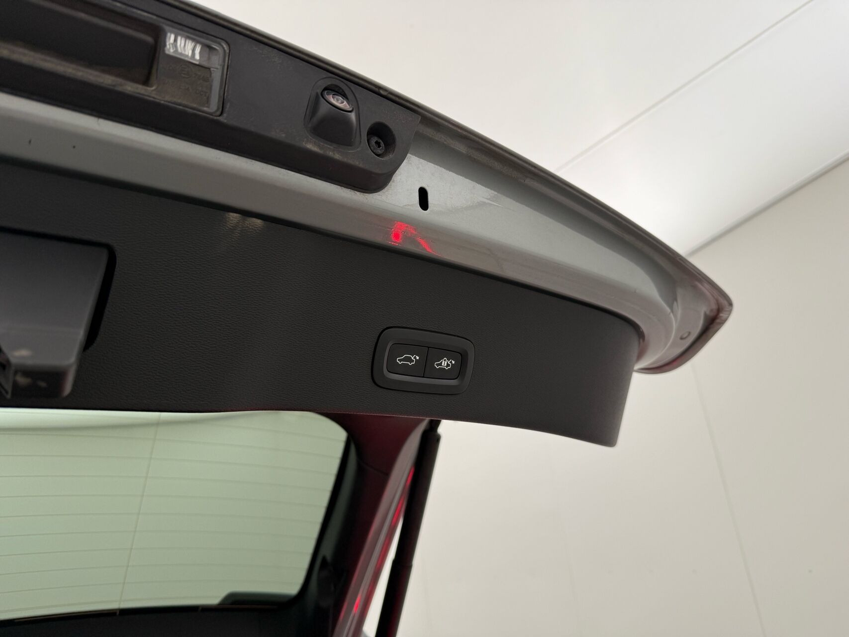 Grå Volvo C40 fra 2024