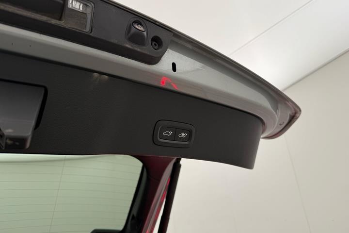 Grå Volvo C40 fra 2024