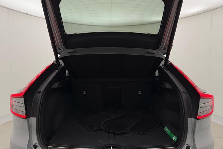 Grå Volvo C40 fra 2024
