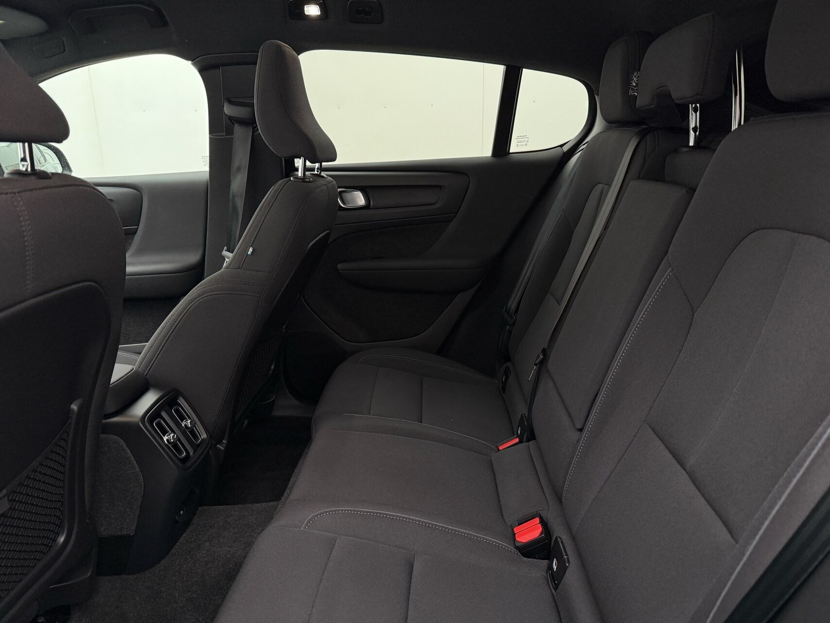 Grå Volvo C40 fra 2024
