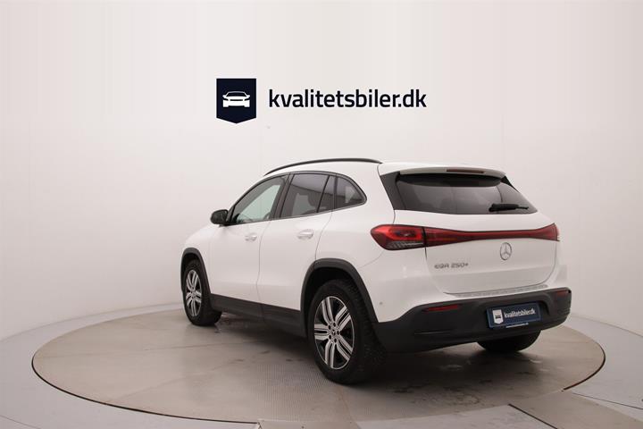 Hvid Mercedes EQA 250+ fra 2023