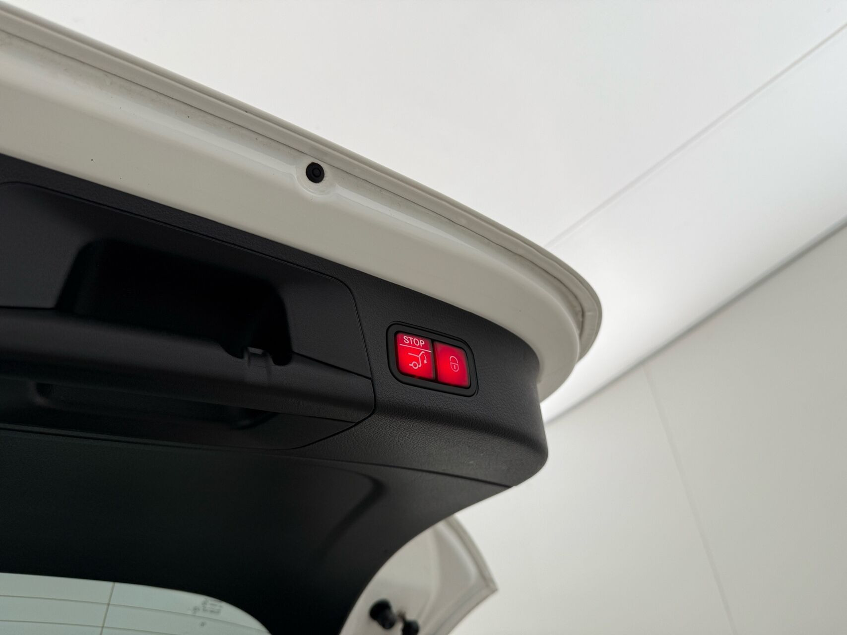 Hvid Mercedes EQA 250+ fra 2023