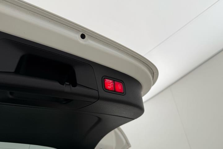 Hvid Mercedes EQA 250+ fra 2023