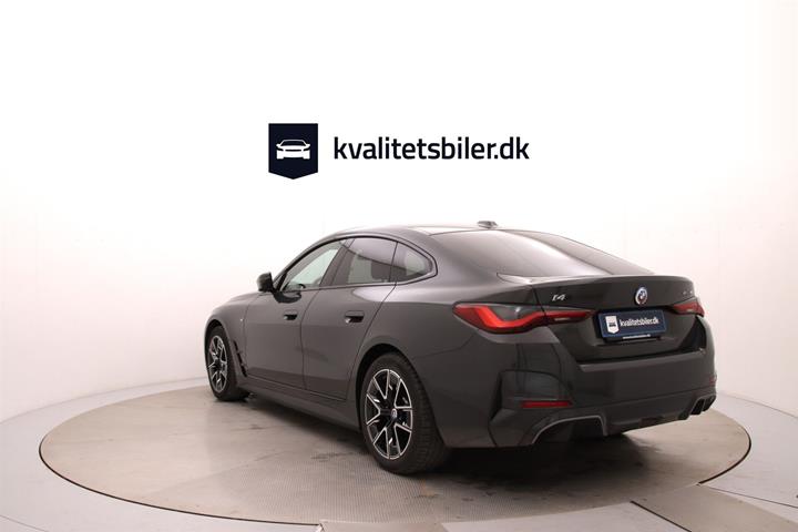 Grå BMW i4 fra 2022