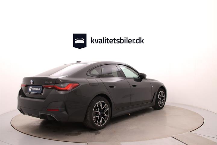 Grå BMW i4 fra 2022