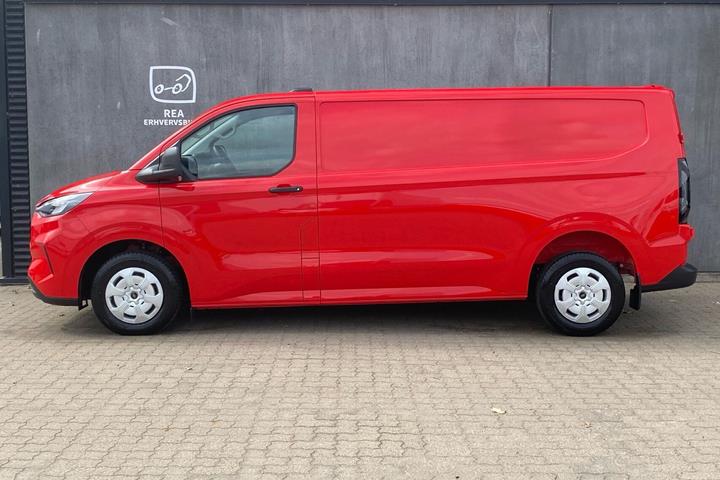Rød Ford Transit Custom fra 2026