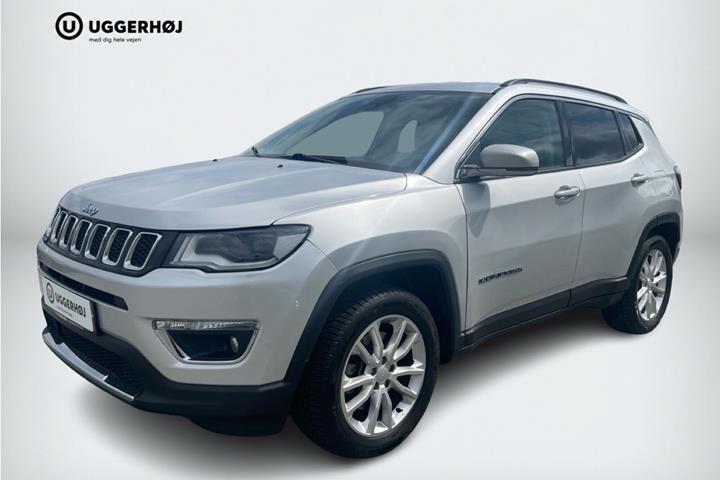 Sølv Jeep Compass fra 2020 set udefra
