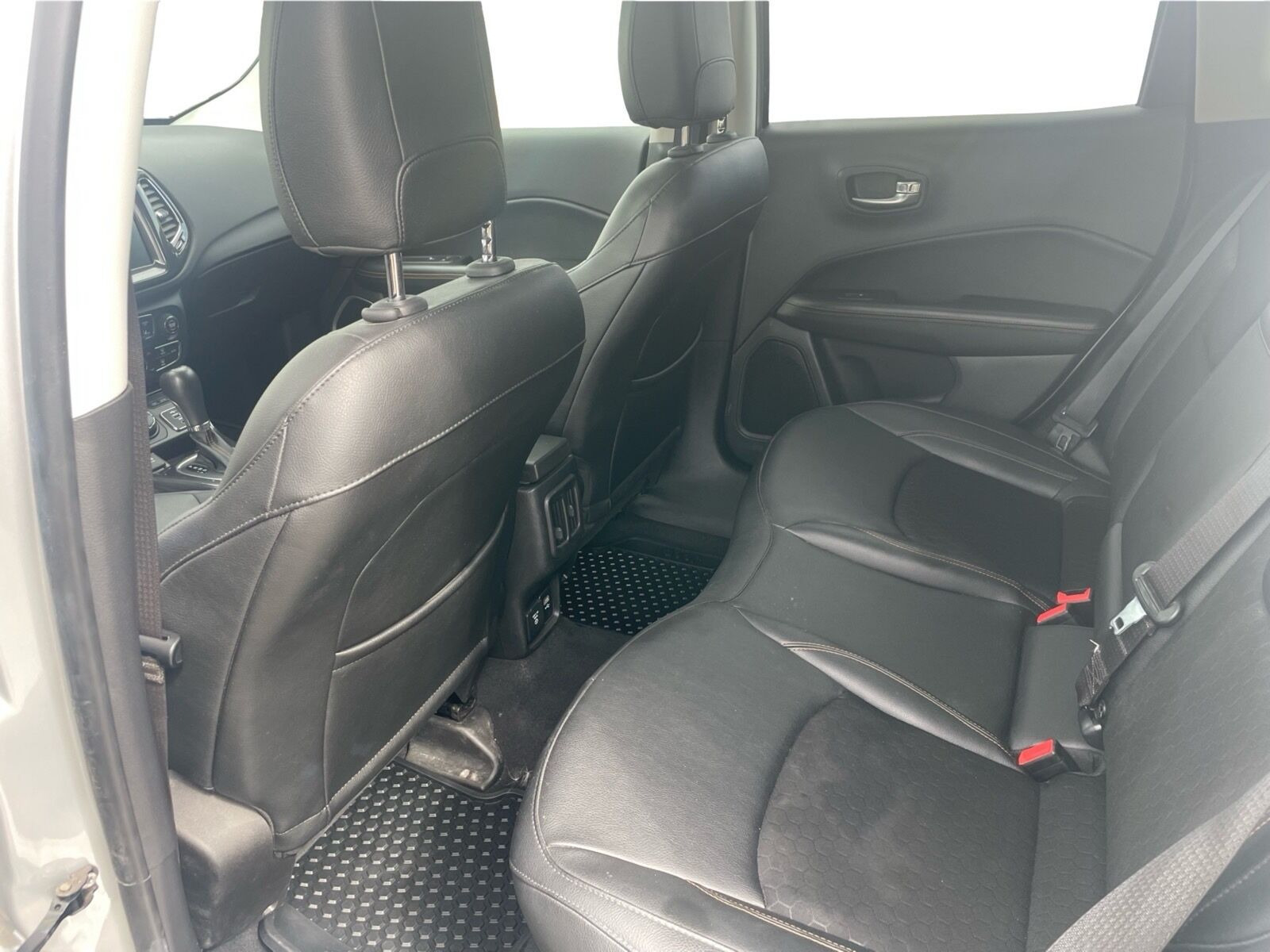 Sølv Jeep Compass fra 2020