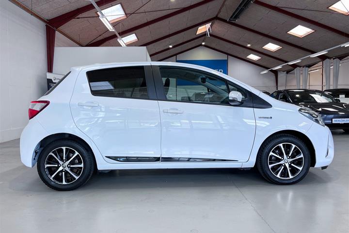 Hvid Toyota Yaris fra 2019