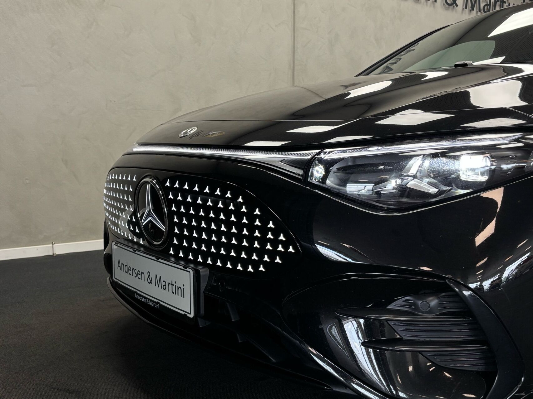 Sort Mercedes CLA250+ fra 2025