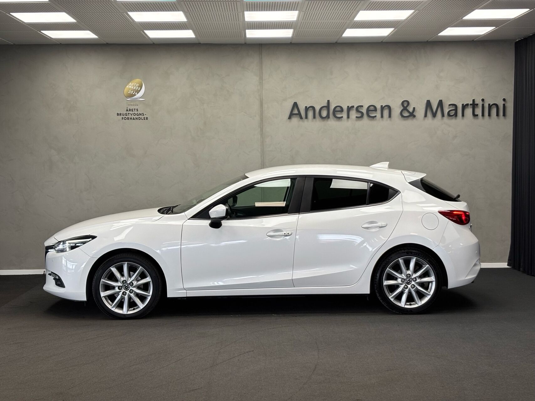 Hvid Mazda 3 fra 2018