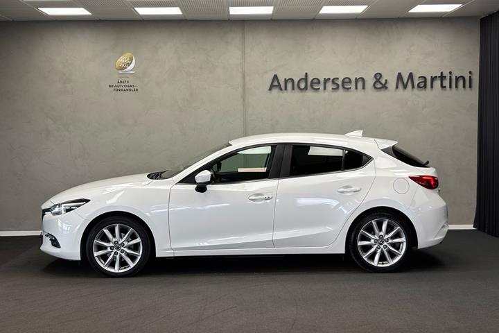 Hvid Mazda 3 fra 2018
