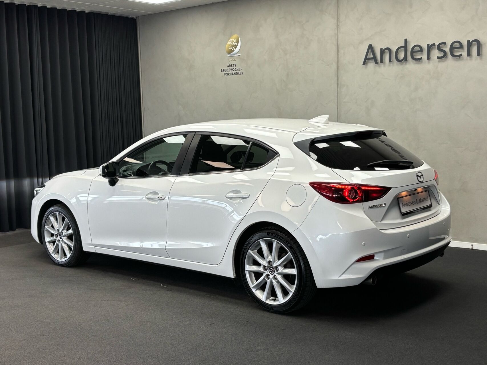 Hvid Mazda 3 fra 2018