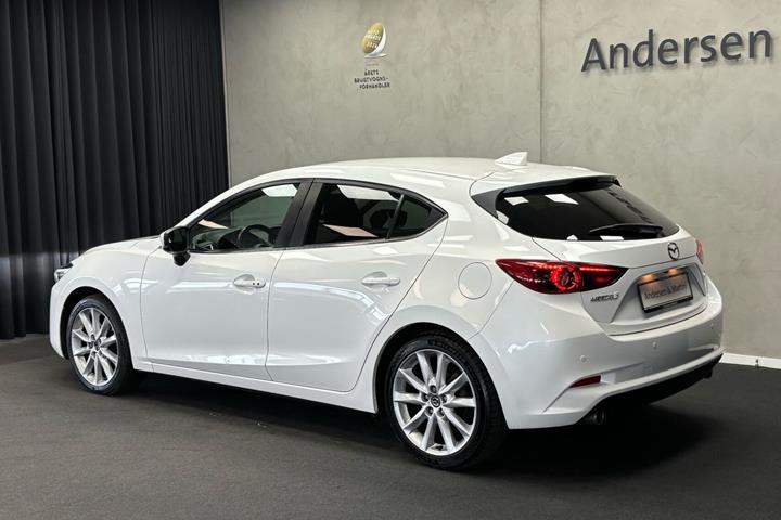 Hvid Mazda 3 fra 2018