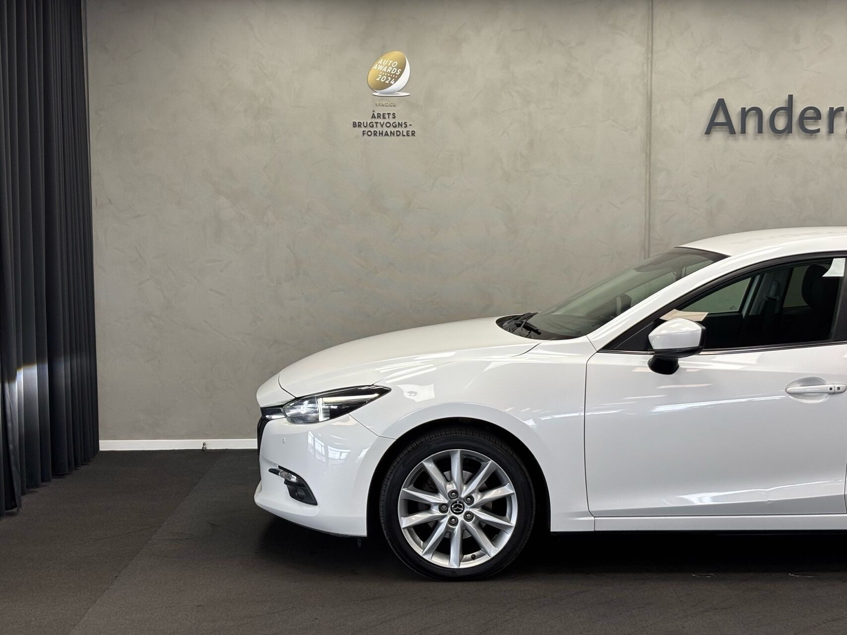Hvid Mazda 3 fra 2018
